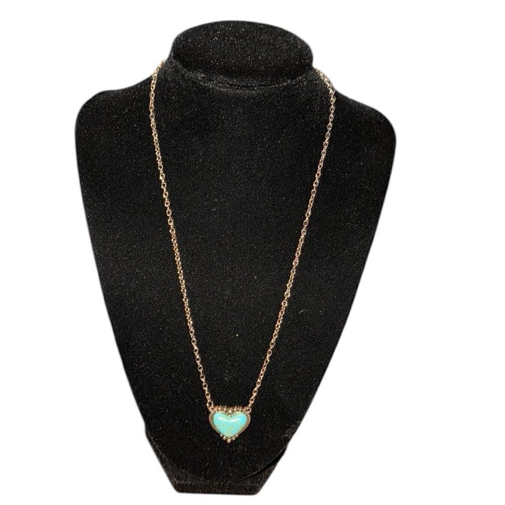 New silver tone faux turquoise heart shaped pendant 18” necklace